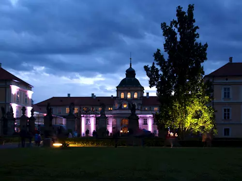 Hradozámecká noc nabídne prohlídky pro děti i dospělé na zámku v Mníšku