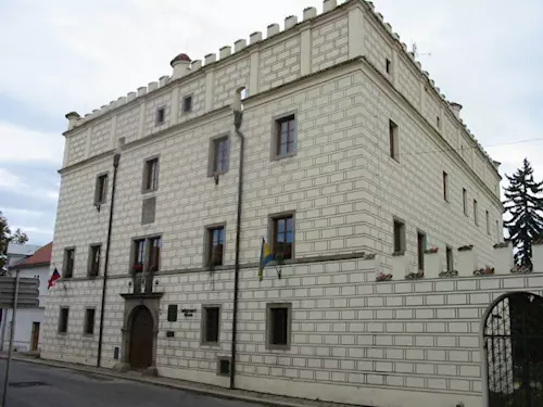 Starý zámek v Dačicích se sgrafitovou výzdobou