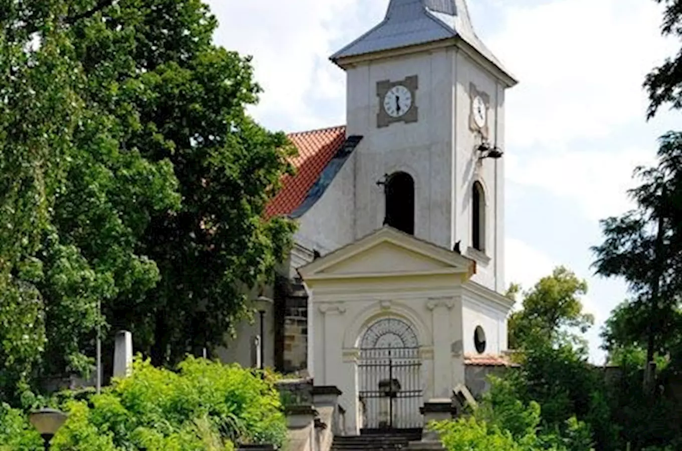 Gotický kostel sv. Martina v Kostelci nad Labem