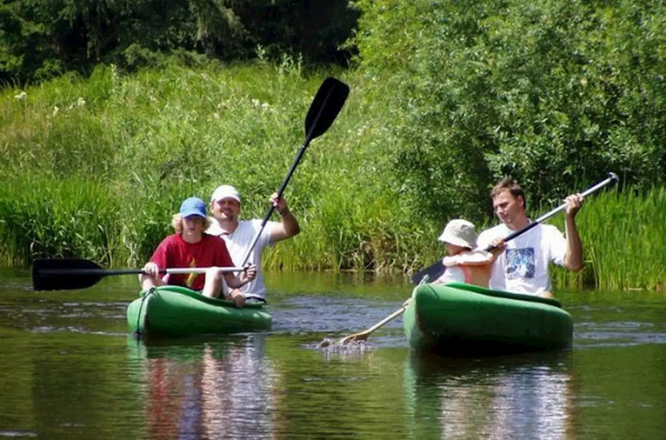 Sjezd či splutí řeky Vltavy na lodích a raftech Odysea