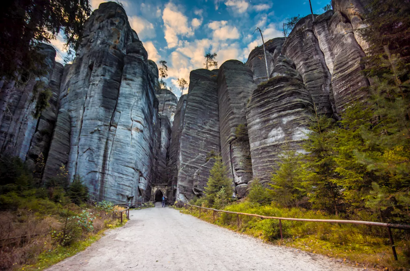 Prozkoumejte kouzelné skalní město v Adršpachu