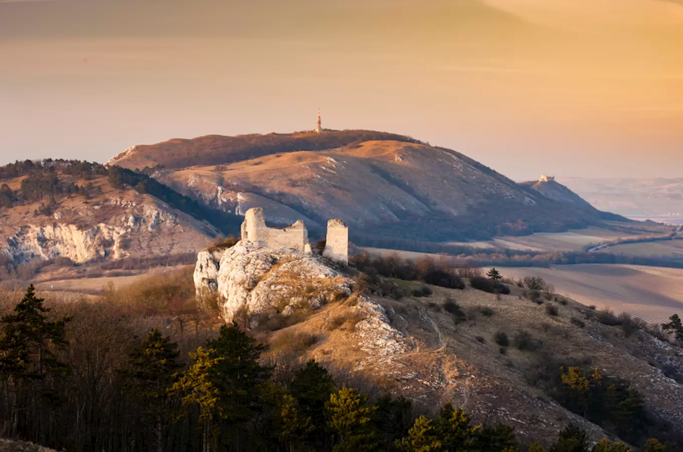 Zřícenina Sirotčí hrádek, Kudy z nudy