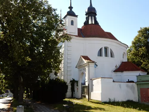 Kostel sv. Michaela a starý městský hřbitov v Bechyni