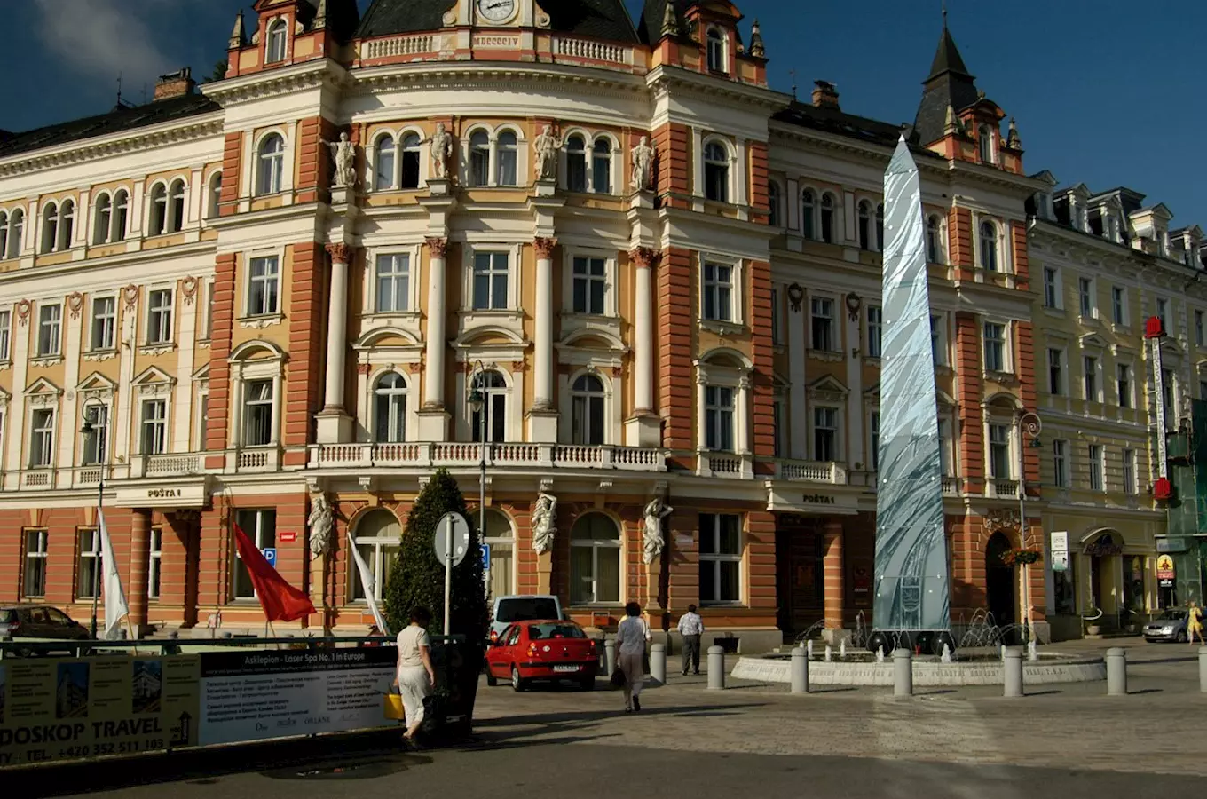 Hlavní pošta v Karlových Varech – historická budova z doby Rakouska-Uherska