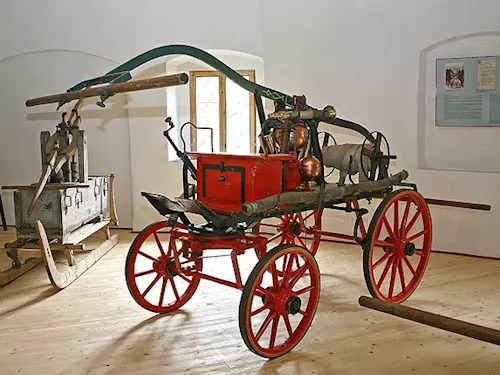 Muzeum hasičské techniky na hradě Vildštejn ve Skalné