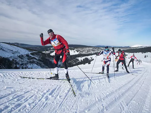 Nejtěžší zimní závod na běžkách Krkonošská 70 se pojede už tuto sobotu