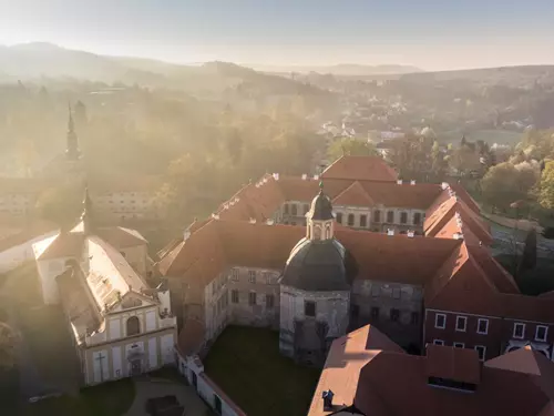 Největší konventní budova založená na dubových pilotách v Česku – Klášter Plasy