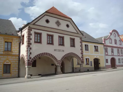 Barokní radnice Chvalšiny