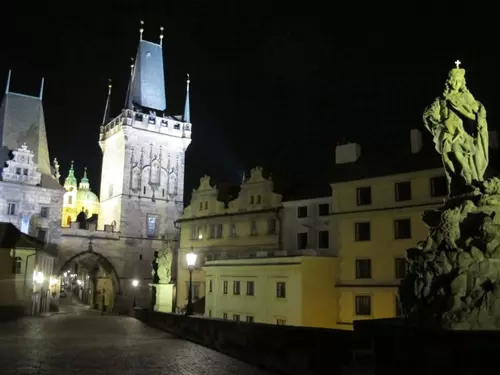 Procházka s průvodkyní – Karlův most pod rouškou noci