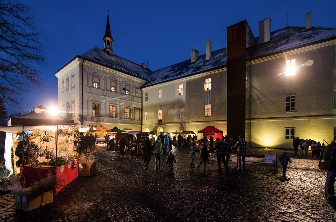 Adventní Trhy Na Zámku Svijany Zrušeno Kudy Z Nudy