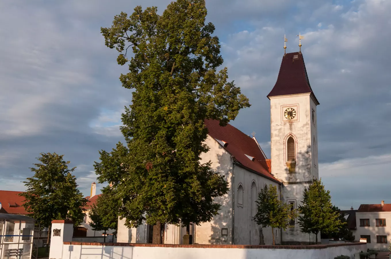 Kostel Nanebevzetí Panny Marie v obci Dubné