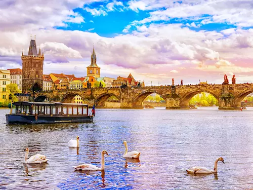 Co nevíte o Vltavě aneb rekordy, plavby, mosty a pražští vodníci