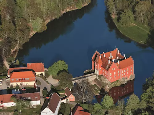 Zámek Červená Lhota – nejpohádkovější zámek v Česku