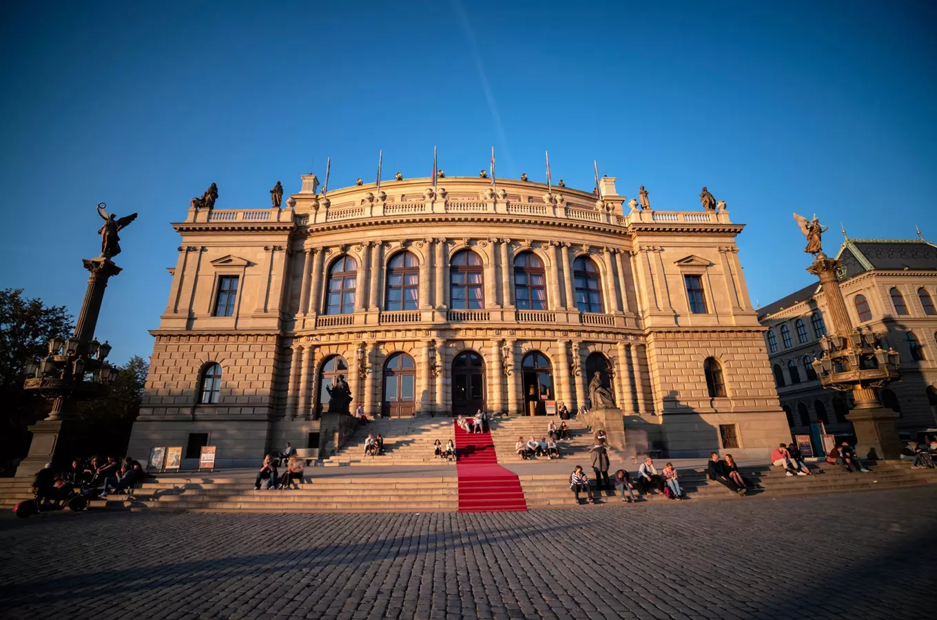 Za klíčovými kulturními institucemi. 