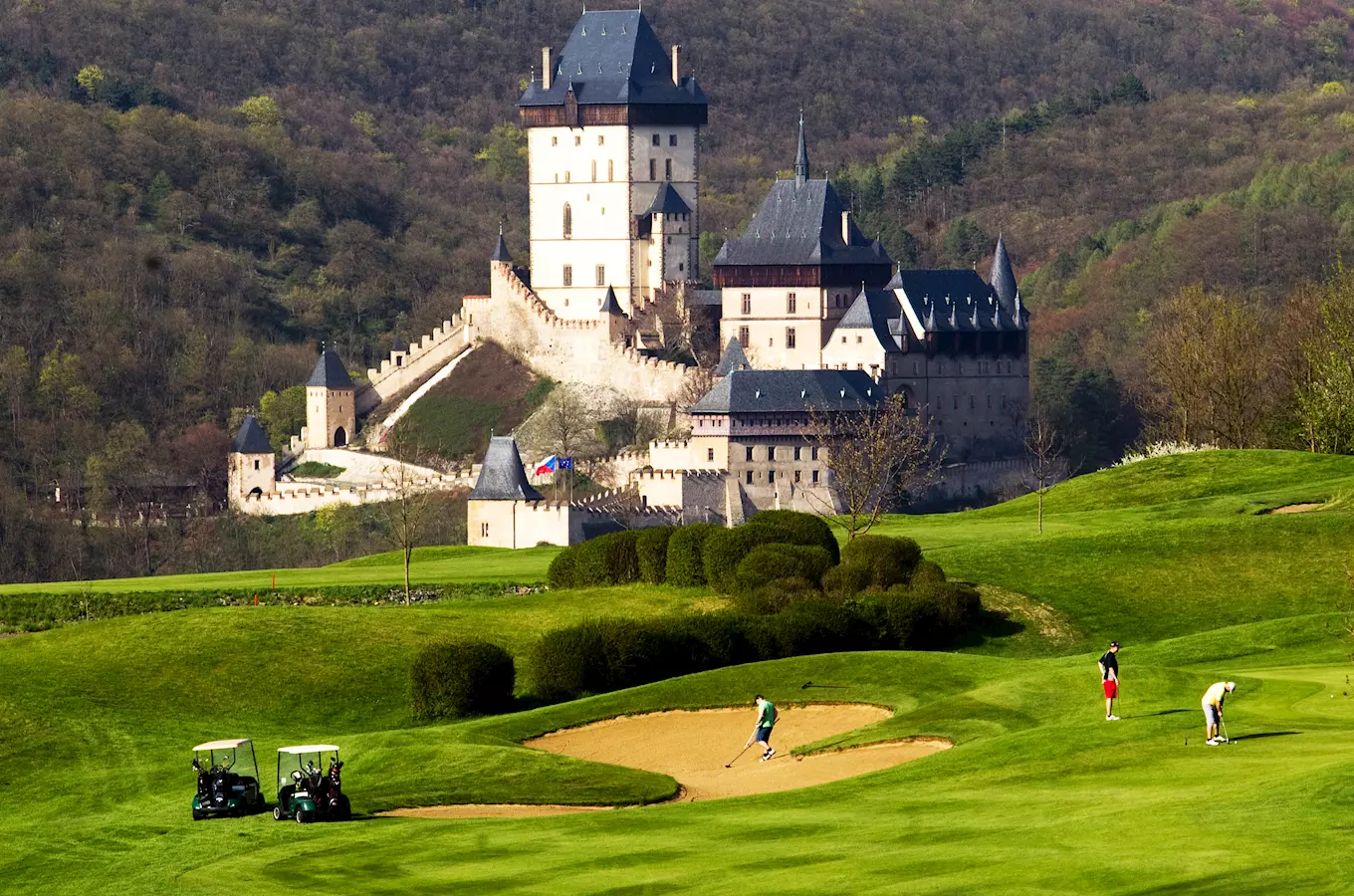 Golf Resort Karlštejn – hřiště zasazené  do malebné krajiny