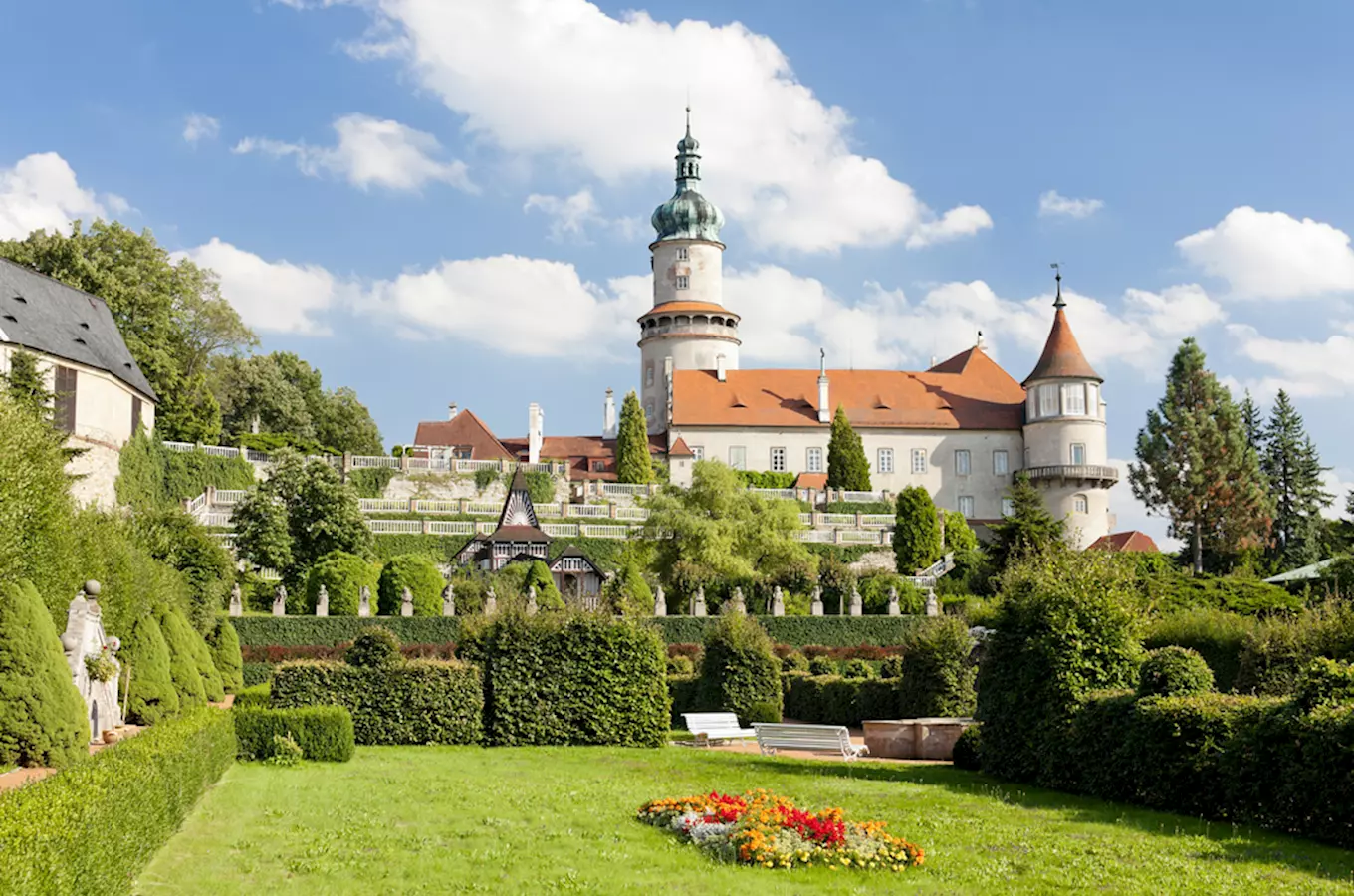Zámek Nové Město nad Metují – autentické interiéry ve stylu secese i art deco