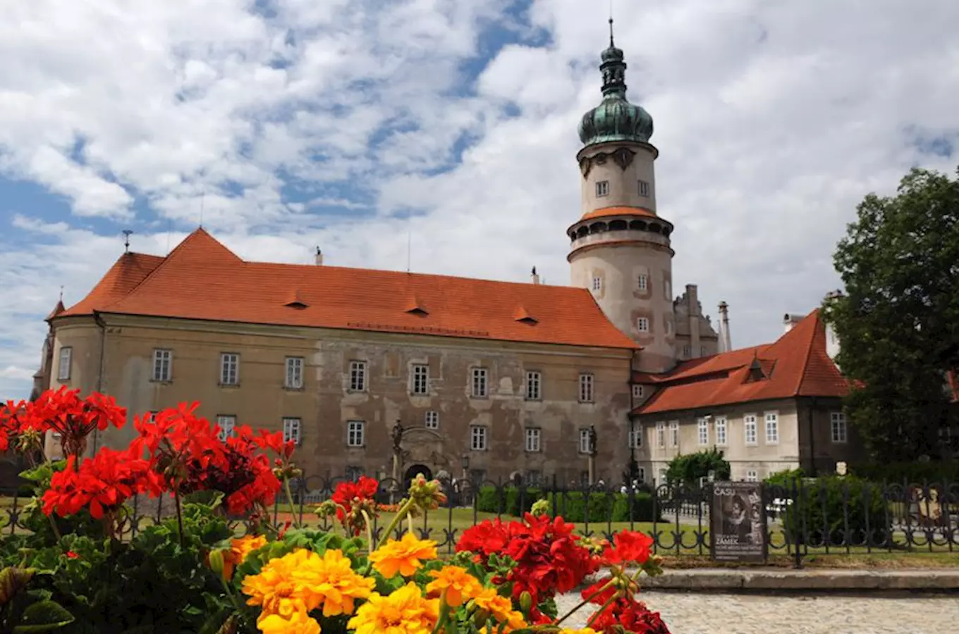 Zámek Nové Město nad Metují, Kudy z nudy