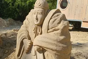 sochy z písku lednice
