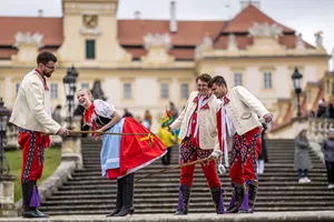 Zámek Valtice vyzdobí obří kraslice
