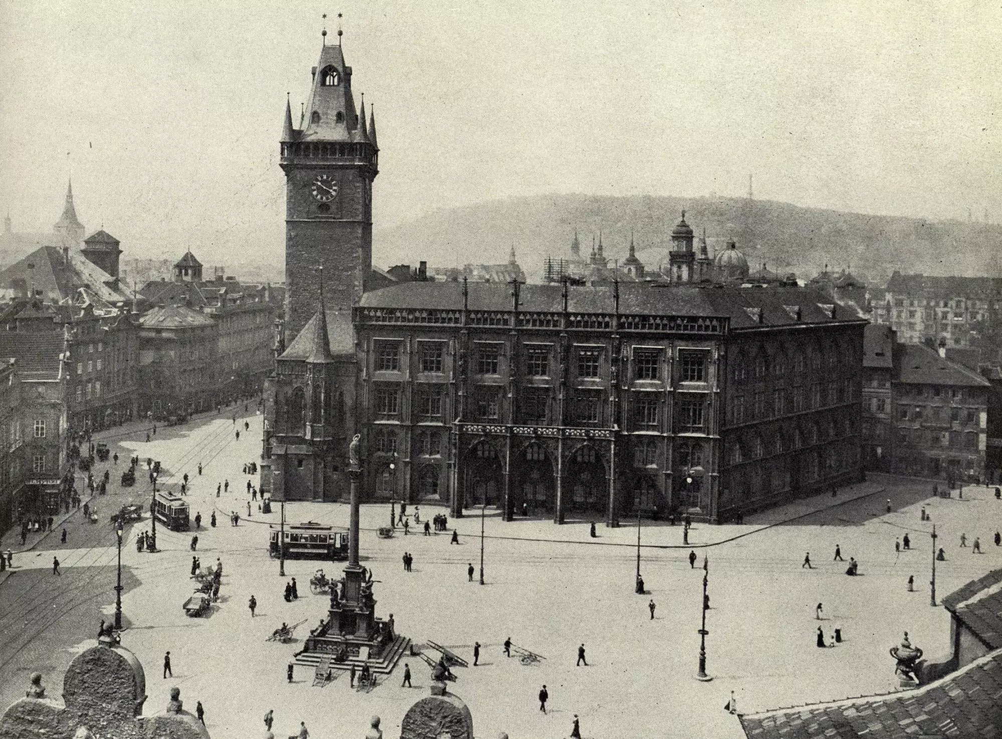 Staroměstské náměstí v Praze v roce 1910