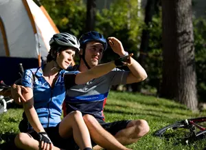 Cyklisté v kempu