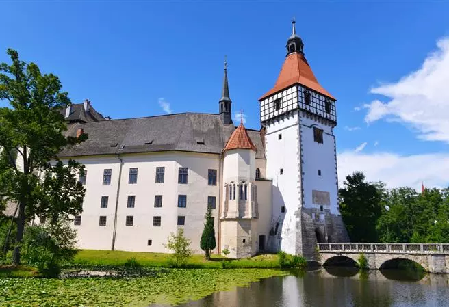 Nejkrásnější vodní hrady a zámky: Blatná, Švihov nebo Kratochvíle?