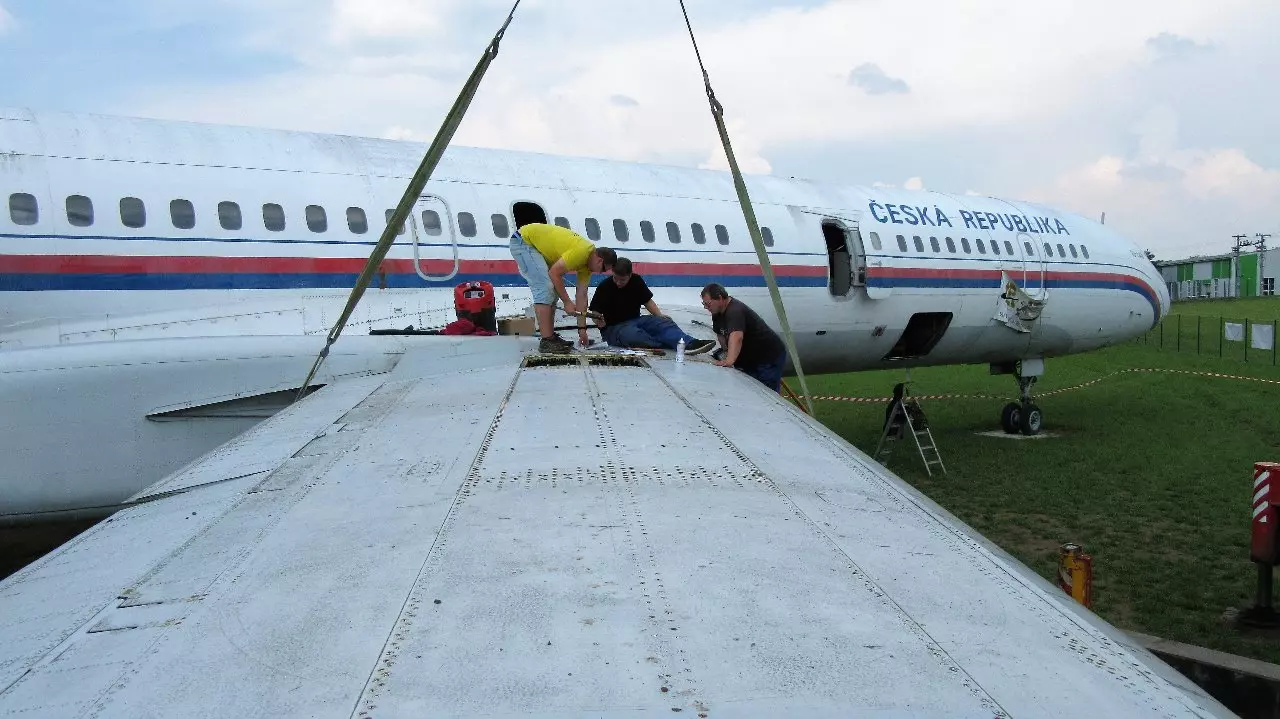 Montáž křídla Tupolevu