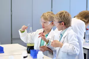 děti v science centru