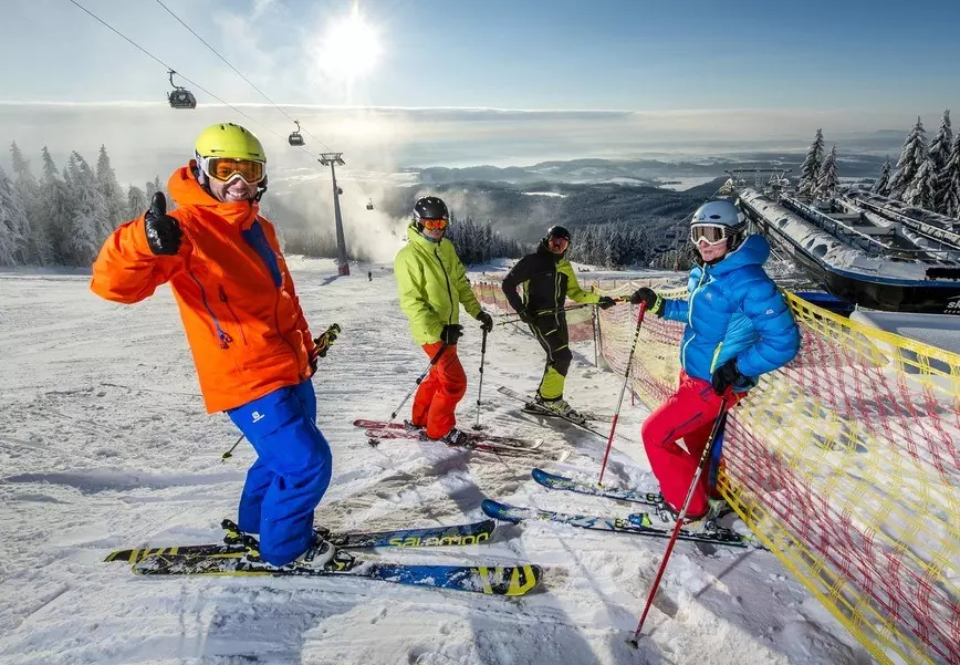 Černá hora lyžaři