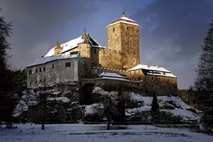 hrad kost