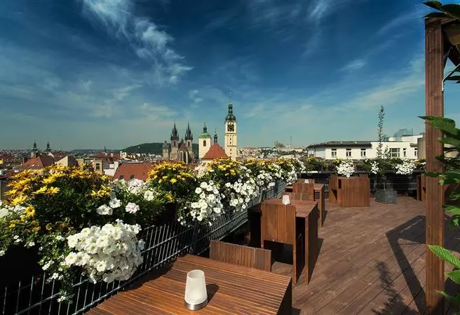 Báječné vyhlídky, pikniky a skvělé jídlo: vyzkoušejte neobvyklé vyhlídky z pražských střech