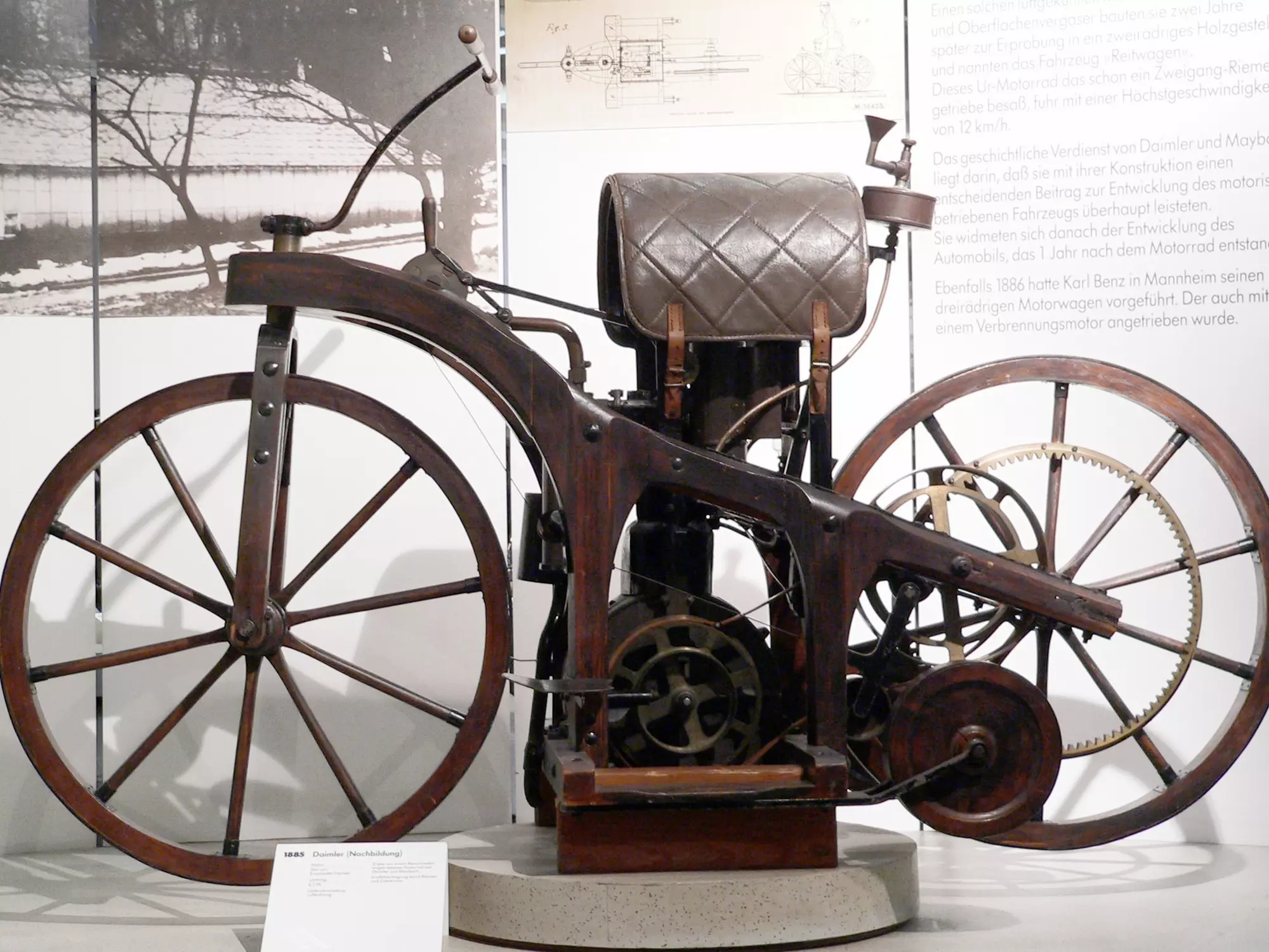 Předchůdce všech současných motorek, který v roce 1885 vyrobil Gottlieb Daimler