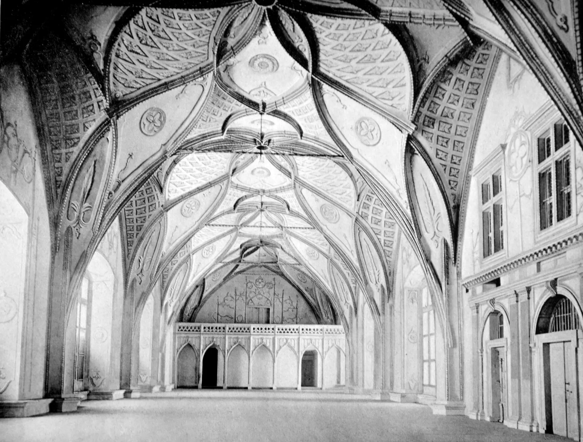 Vladislavský sál v 19. století ještě s vymalovanými stropy