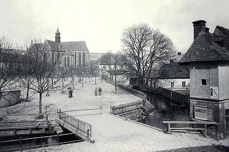 Mendlovo náměstí a Starobrněnský klášter na konci 19. století
