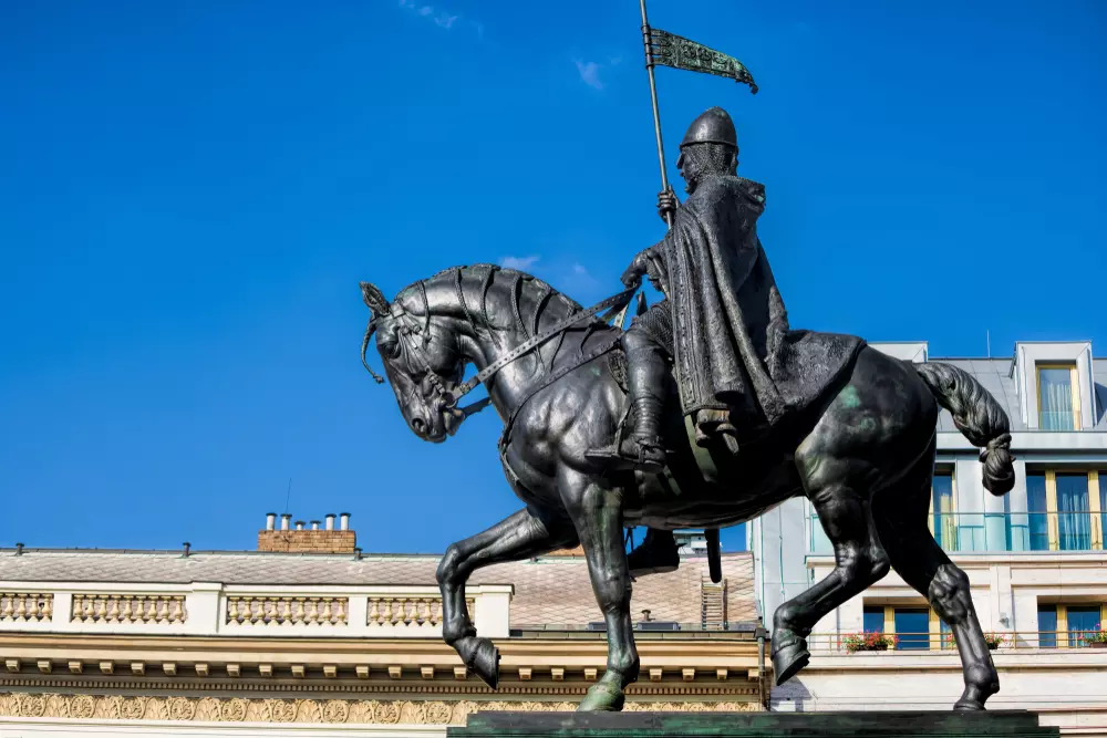…a navždy zachycený Ardo na jezdeckém pomníku svatého Václava na Václavském náměstí v Praze.