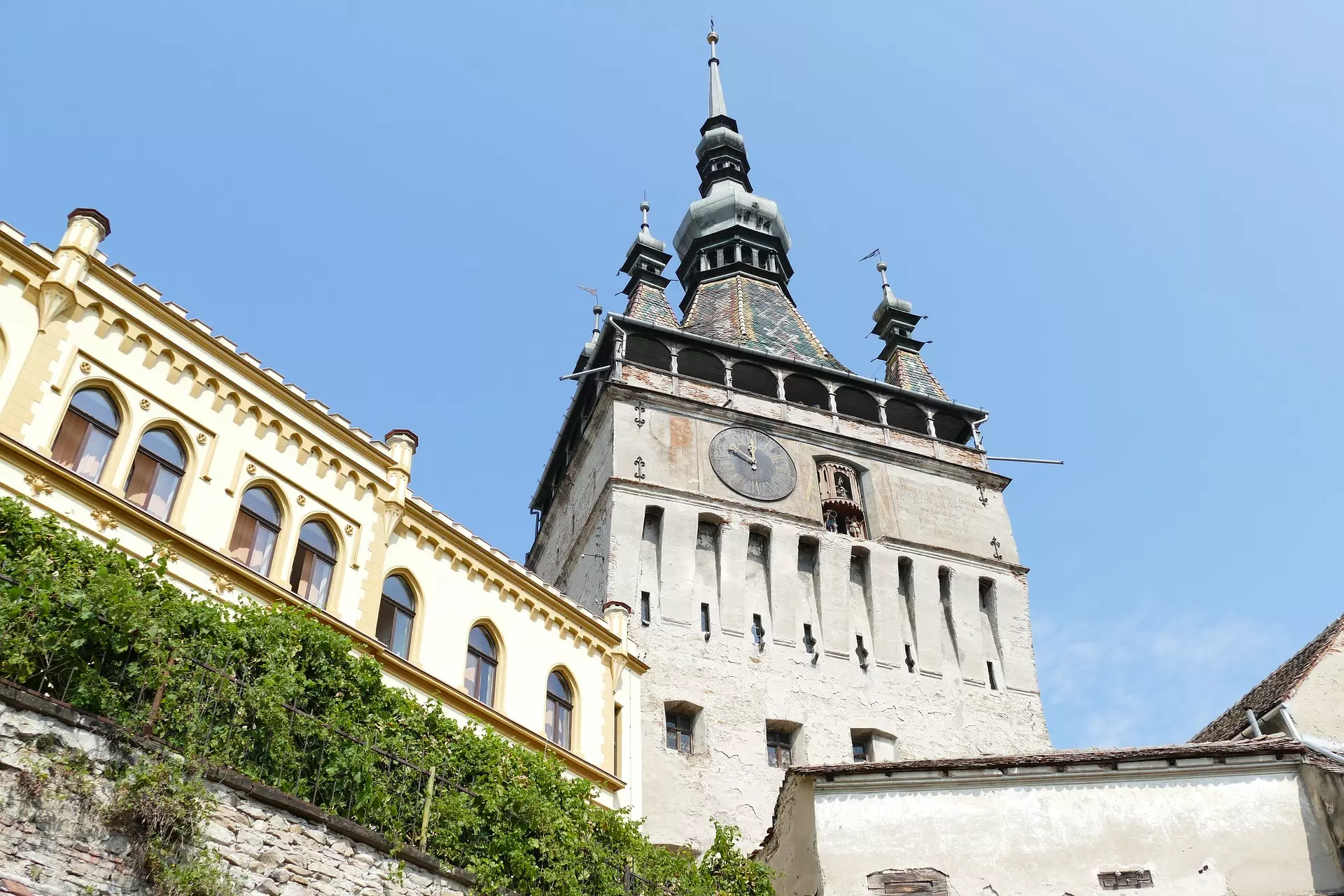Hodinové věž ve městě Sighișoara