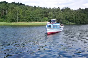 Loď na Máchově jezeře